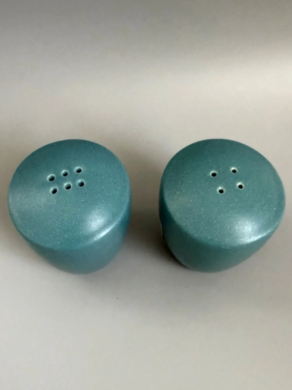 Noritake Colorwave Turquoise Stoneware Salt & Pepper Shakers Set 8093 New No Box